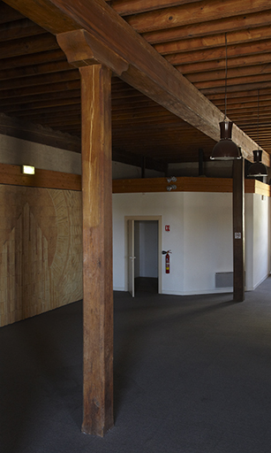 Piliers du rez-de-chaussée du bâtiment nord.
