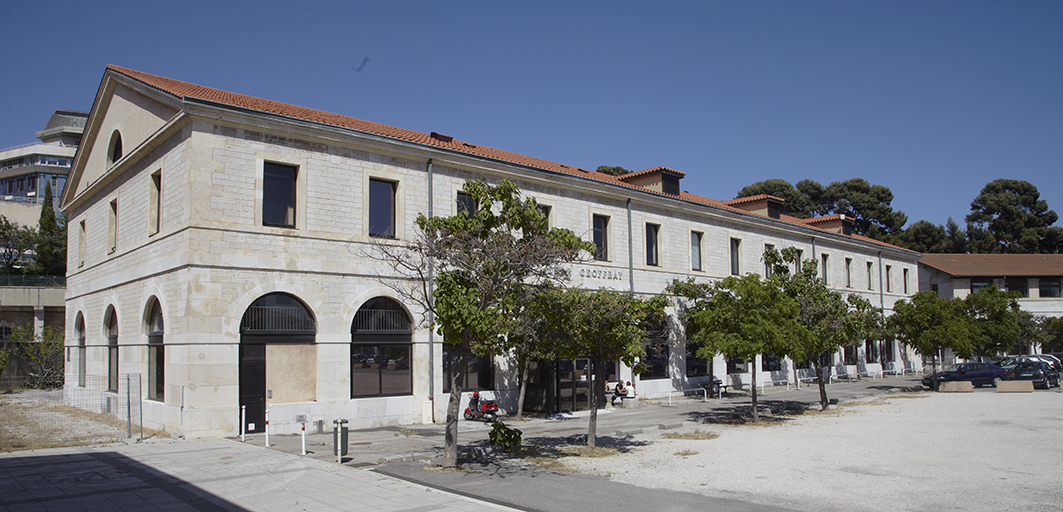 Bâtiment nord, façade sur cour et mur pignon ouest.