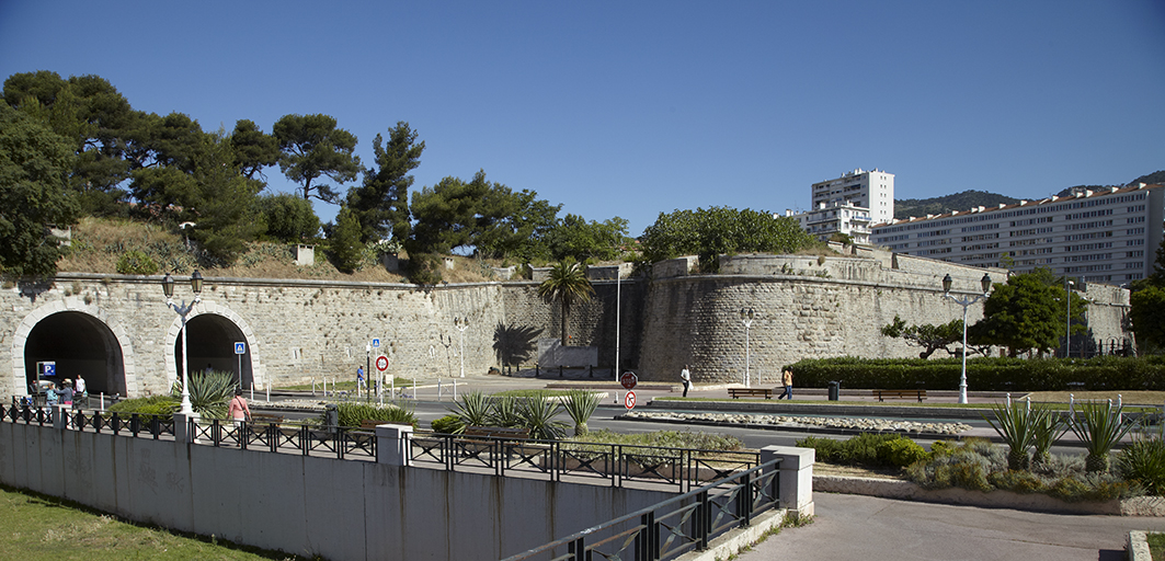 Porte d'Italie. Extrémité gauche de la courtine 6-7 et flanc et face droits du bastion 7.