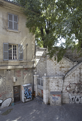 Bastion des Minimes. Escalier XXe s. accédant au reste diminué de la terrasse du bastion 6.