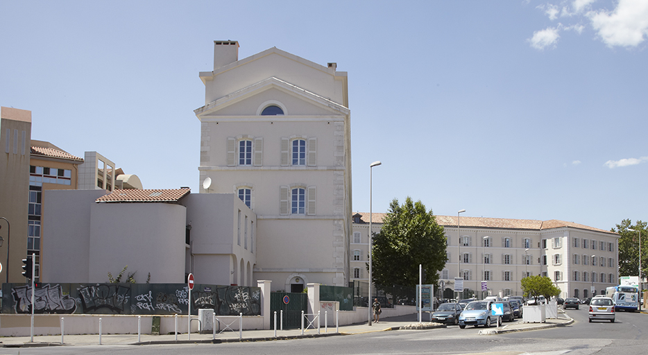 Bâtiment C (anc. Boulangerie), vu de l'est, et bâtiment A-B en arrière plan.