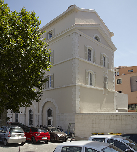 Bâtiment C (anc. Boulangerie), façade sur cour et mur-pignon ouest.