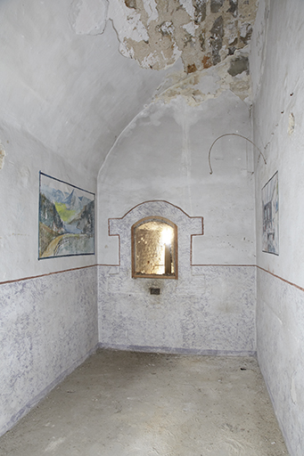 Extension Malbousquet. Cellule aménagée dans la moitié gauche d'une casemate de la face droite du bastion 5, avec décor mural.