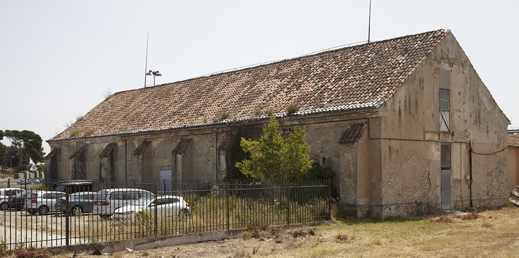 Vue générale  mur gouttereau nord-ouest et mur-pignon sud-ouest.