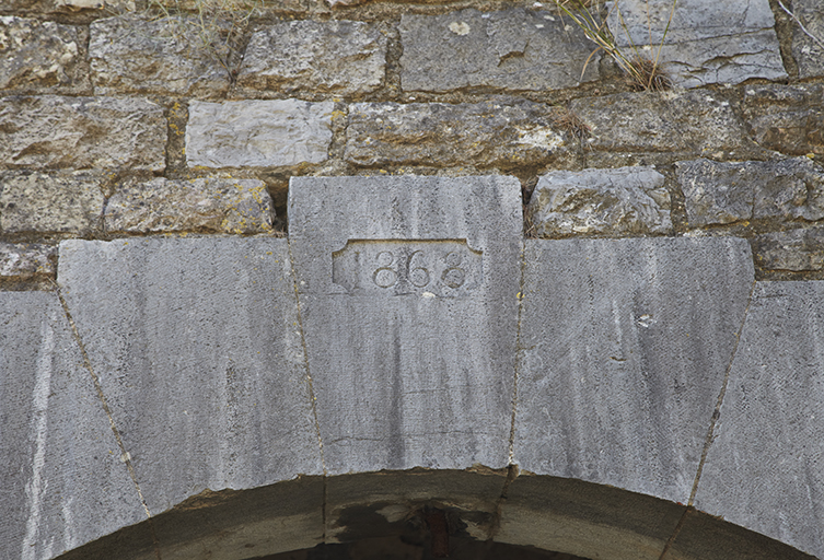 Extension Malbousquet. Front 6-7, détail du millésime à la clef de l'arcade de la poterne traversant la tenaille.