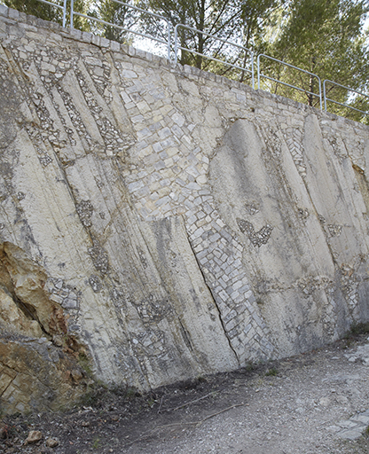 Détail du front de taille formant la  gorge du fort près de sa lunette réduit (6), sur le fossé de corps de place .