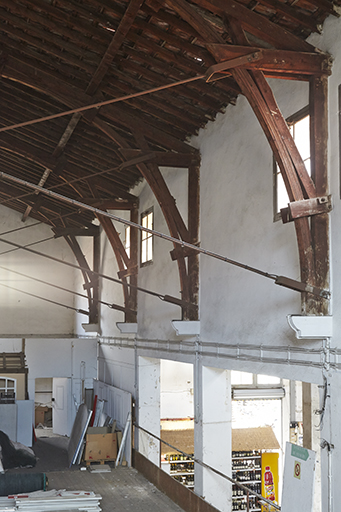 La jonction de la grande halle et des trois travées parallèles.