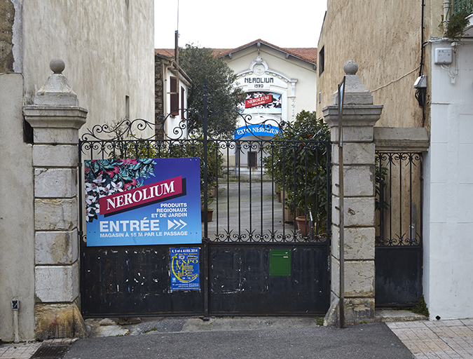L'entrée donnant sur l'avenue Georges-Clemenceau.