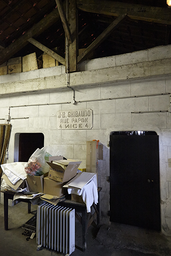 Le bâtiment des cuves.