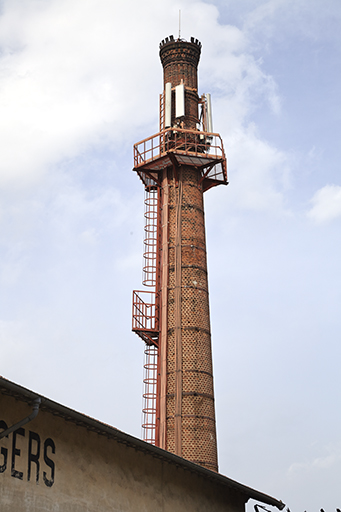 La cheminée.
