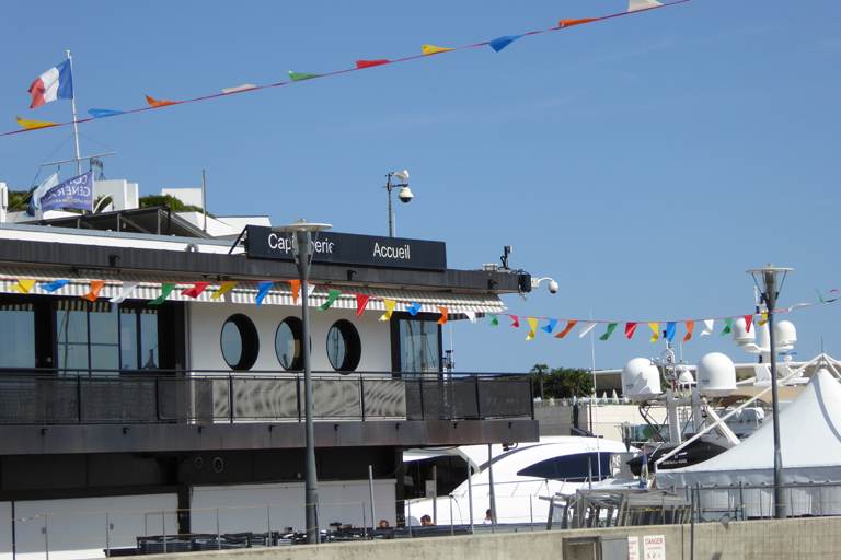 Capitainerie du port de Cannes.