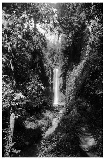  ; [Cascade dans le vallon du Rioublanquet vers 1900.]