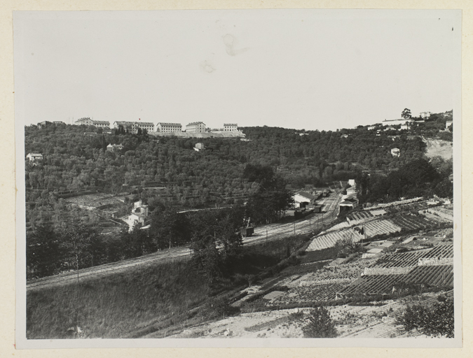 [Le vallon de Rastiny et la gare.]
