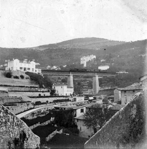 [Viaduc de la voie des chemins de fer de Provence au quartier Font-Laugière, vers 1900.]