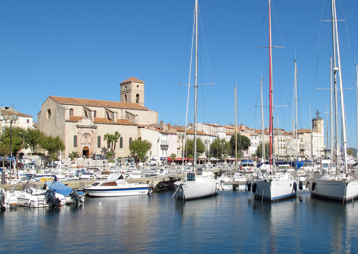 L'église Notre-Dame de l'Assomption depuis le quai de la consigne.
