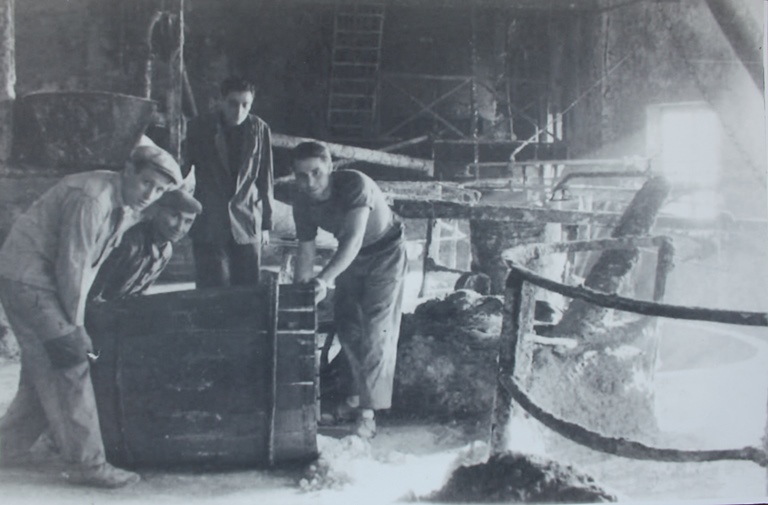 Dans l'atelier des chaudrons.