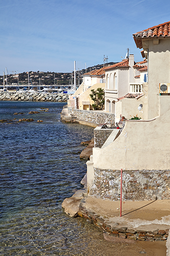 Les villas situées le long de l'avenue du Général-leclerc ont toutes une façade sur la mer. Batterie (la).