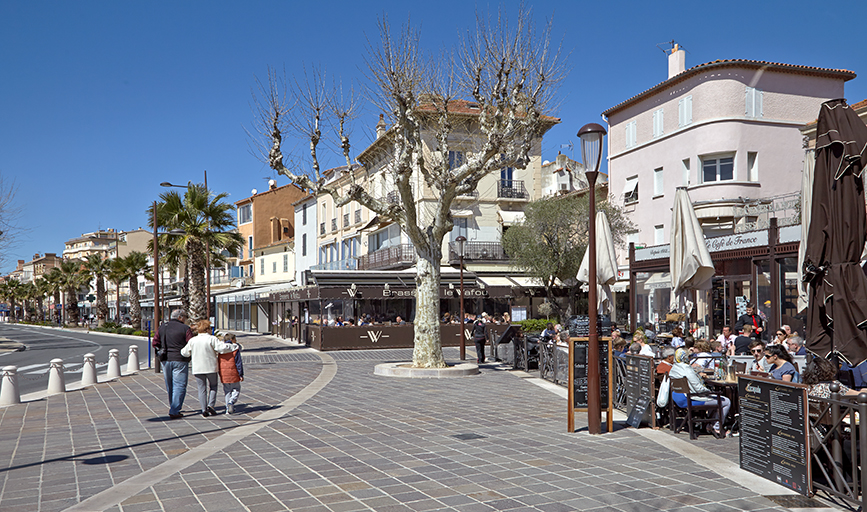 La place Victor-Hugo après le réaménagement de 2013.