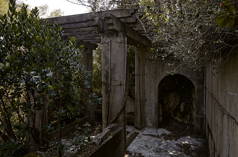 Allée panoramique amenant au belvédère.