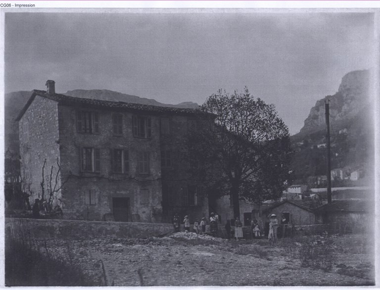 [Le logis de la papeterie au début du 20e siècle].