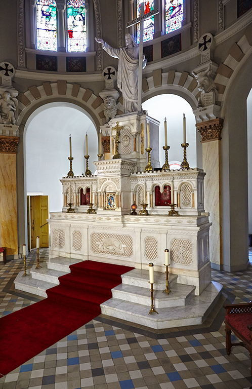 Maître-autel.