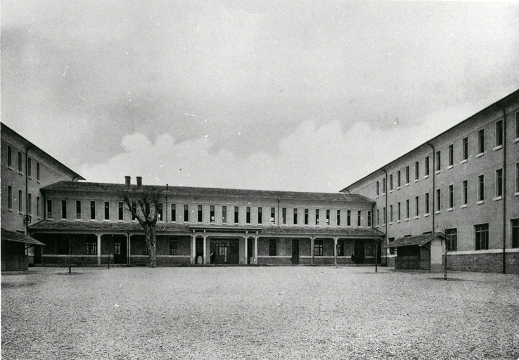 Bâtiment A. Façade sur la cour. Vue prise vers 1930.