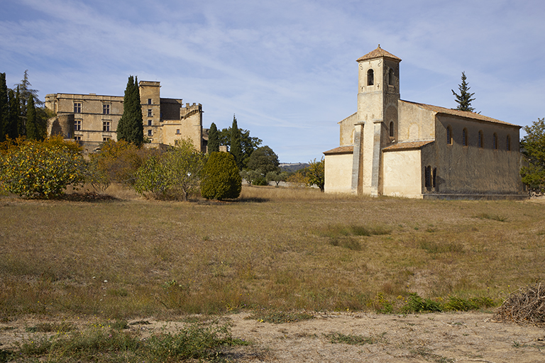 Le temple et le château depuis le sud-est.