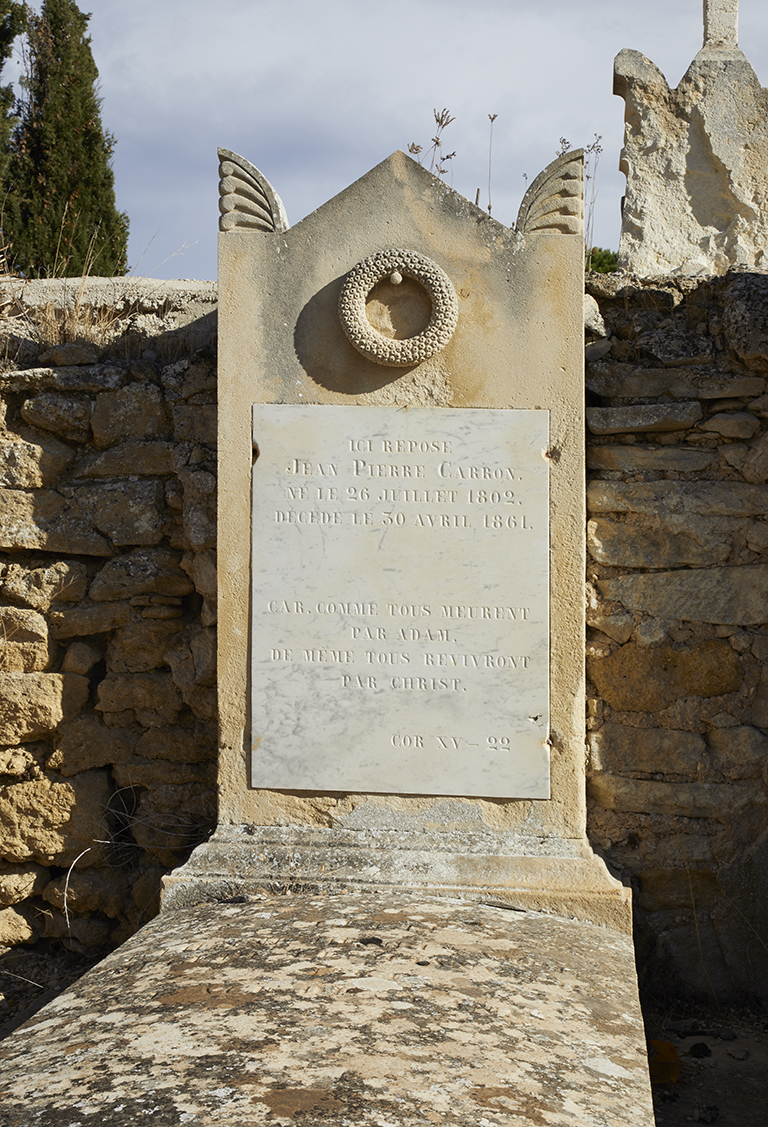 Carré protestant : détail d'une stèle.