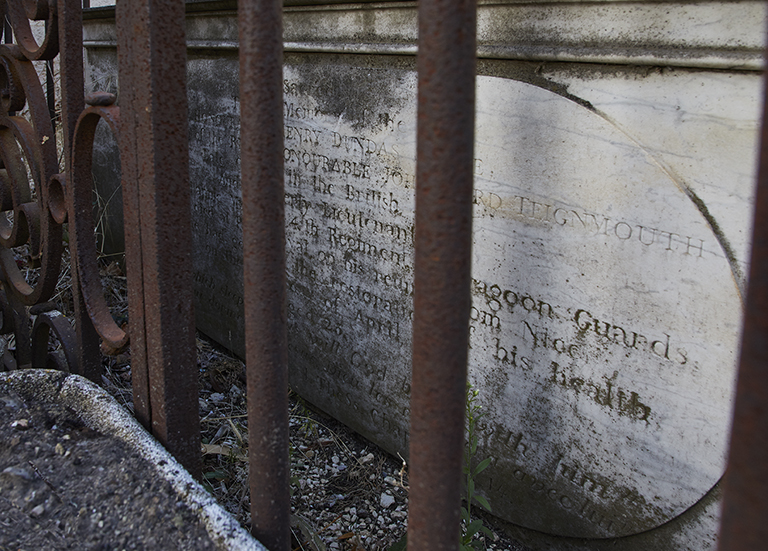 Carré protestant : tombeau d'un anglais lord Henry Dundas (?), détail de l'inscription.