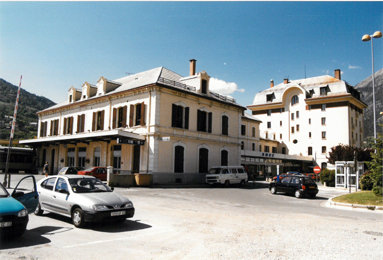 Bâtiment voyageurs.