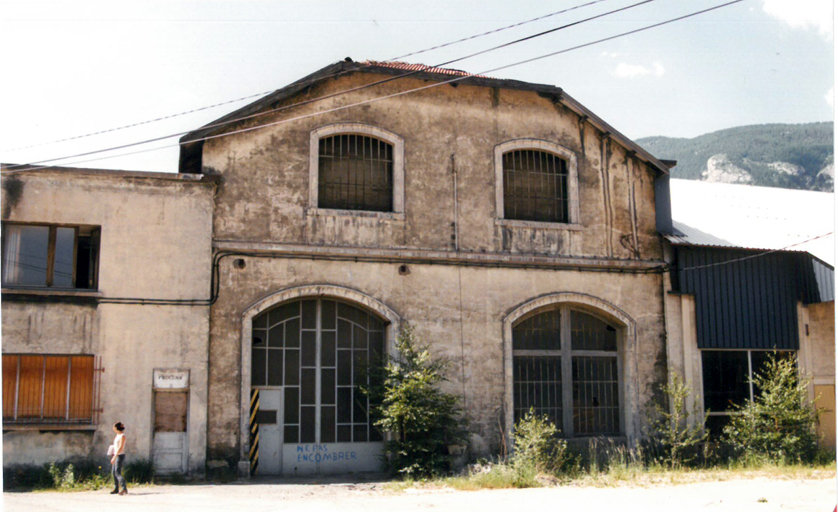 Usine d'aluminium, façade du bâtiment 4.