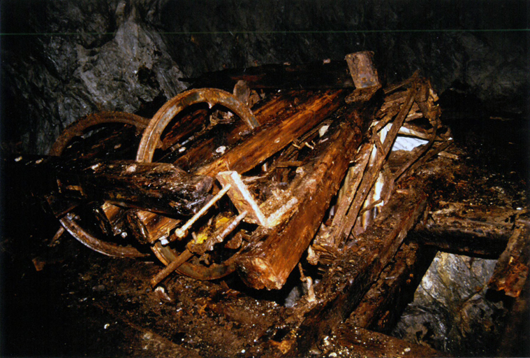 Grand Connétable. Vestiges des molettes du puits d'extraction.