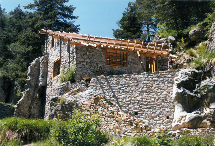 Magasin et forge, vue du côté aval.