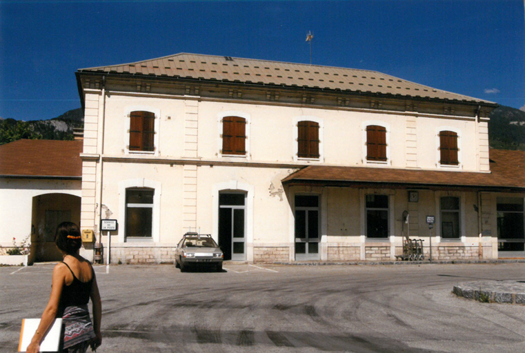 Bâtiment des voyageurs, façade.