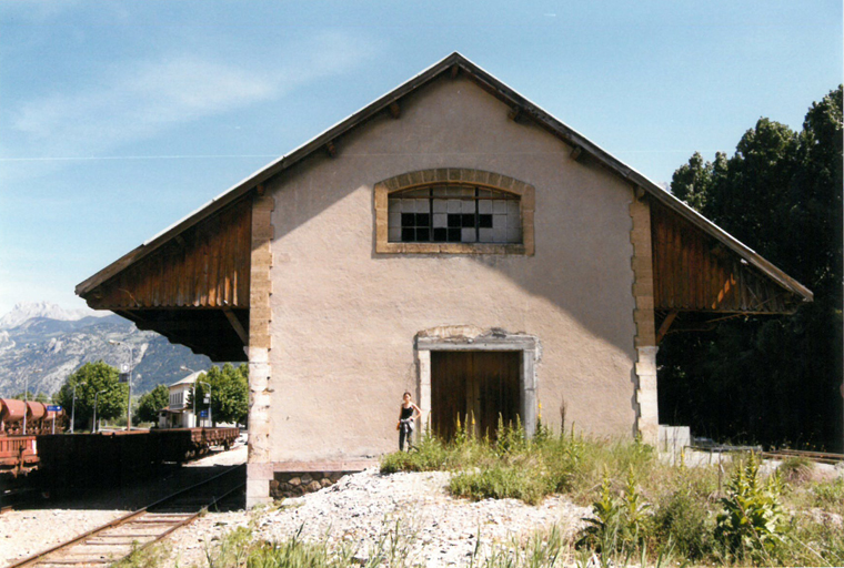 Bâtiment de frêt, pignon.