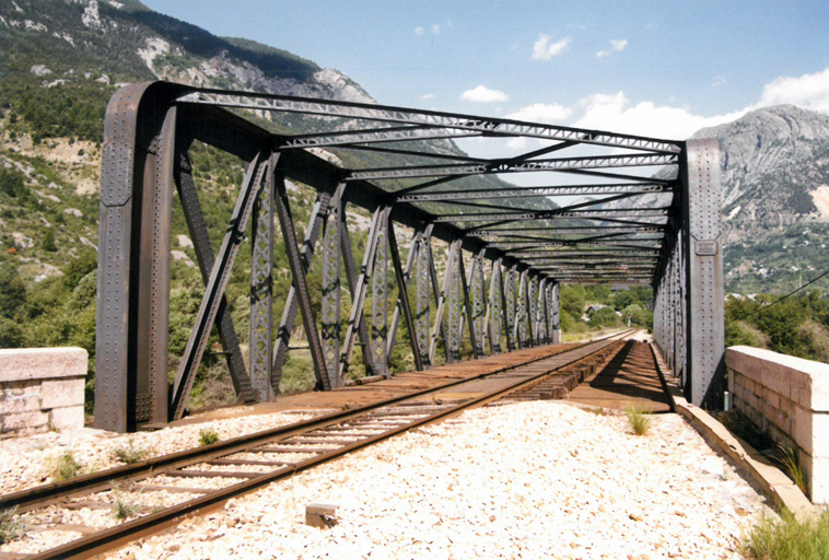 Entrée du pont Léothaud.