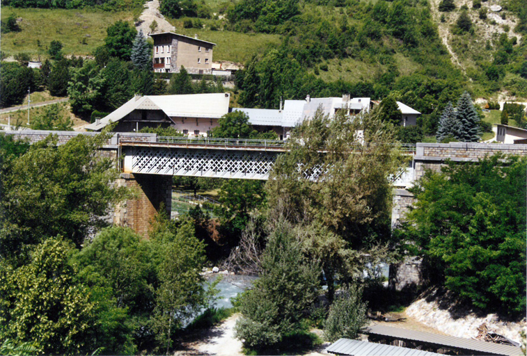Pont sur la Gyronde.