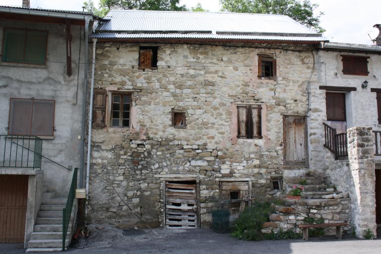 Maison avec parties agricoles en parties basse et hautes (type A3) située dans le hameau de La Valette (1983 B3 297).