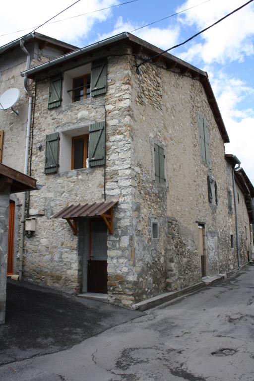 Maison sans parties agricoles, commerciale ou artisanale (Type B) située dans le hameau de La Bâtie (1983 D1 459).