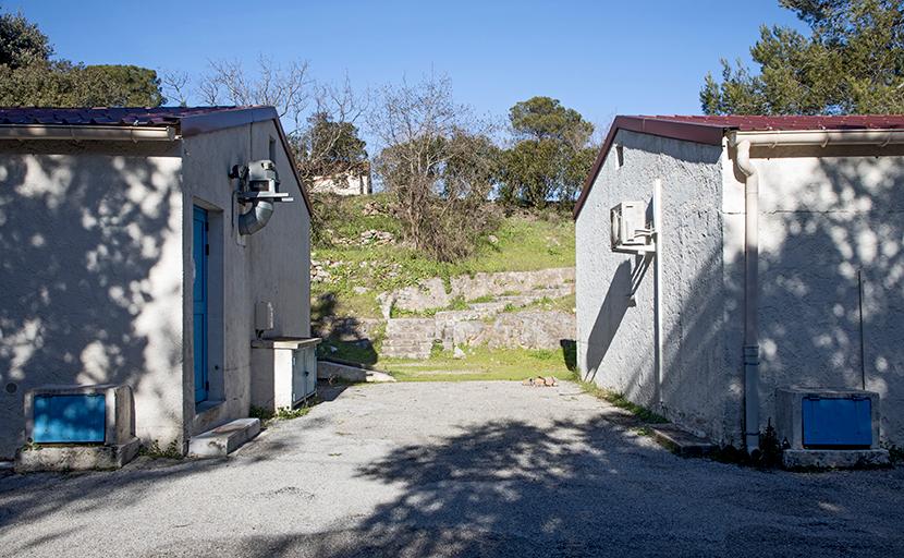 Vue partielle des 3 baraquements restaurés.