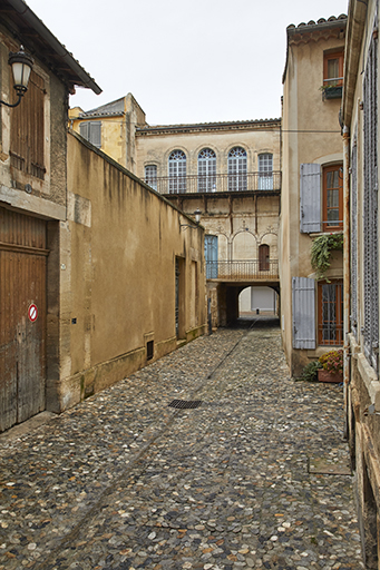 Vue d'ensemble de la façade sud.