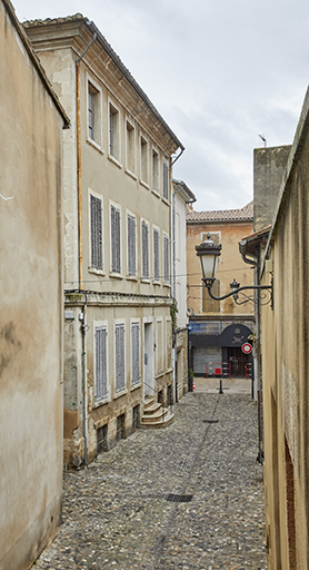 Vue de la rue Hébraïque depuis la terrasse da la façade sud de la synagogue.