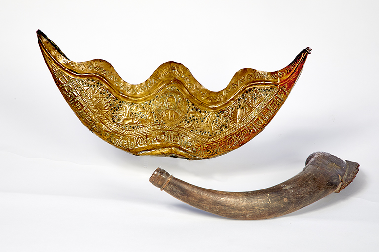 Shofar et porte-shofar.