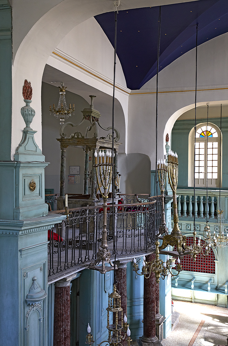 Salle de prière. Tribune du rabbin, vue depuis le sud.