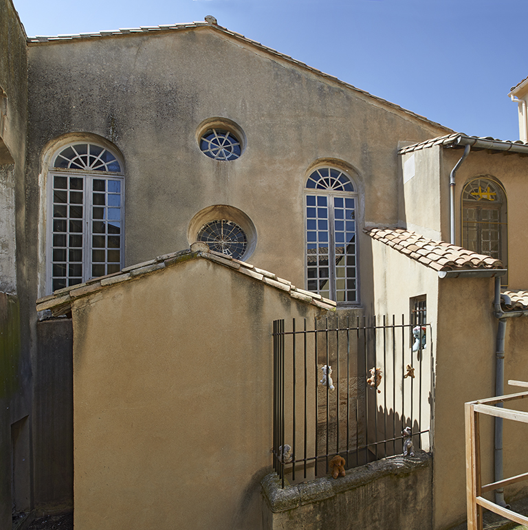 Elévation est, vue depuis la terrasse de la synagogue.