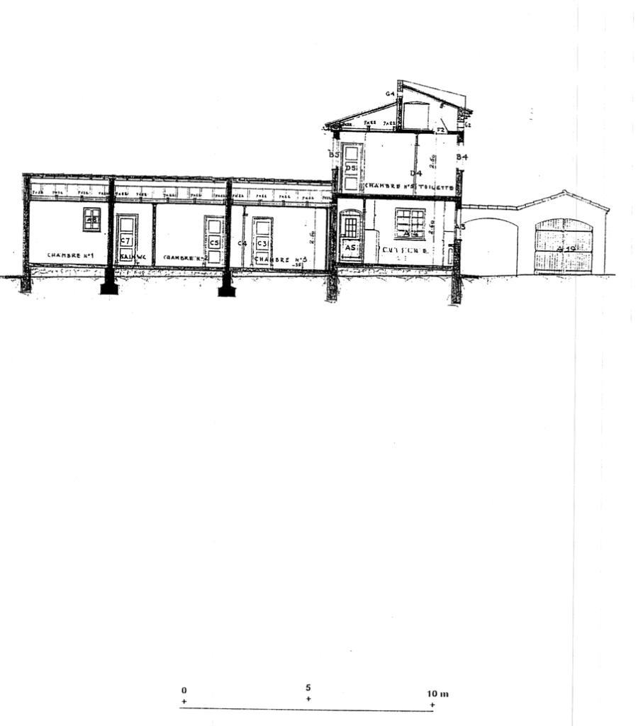 Propriété de Monsieur et Madame Thierry-Mieg au Cap d'Antibes. A-M. Projet de maison d'habitation individuelle. Coupes. 1954. Coupe GHI sur l'aile ouest et le corps principal, façade sud du garage.