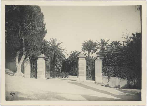 [Portail de la villa Champfleuri à Cannes.] après 1928.