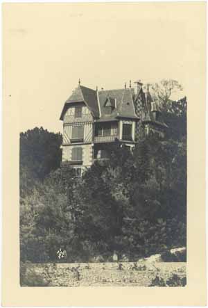 [La villa Normande. Vue d'ensemble prise du sud.] vers 1910.