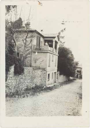[Villa Capri à Cannes. Façade sur rue.]