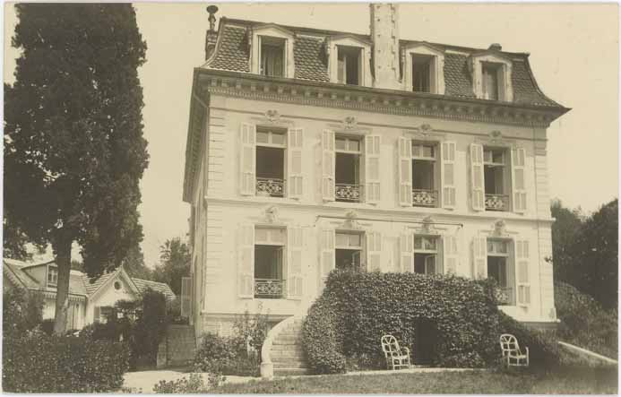 [Villa Martha à Cannes avant agrandissement. Façade sud.].